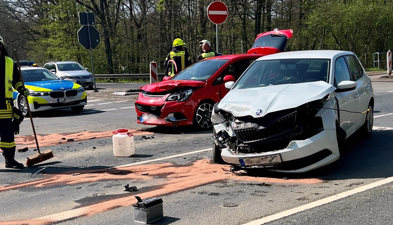 Eine Verletzte bei Unfall auf B 443 bei Müllingen