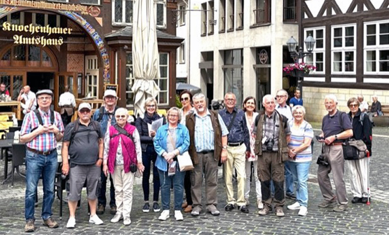 Sehnder Senioren besuchen Marktplatz und Welterbe Michaeliskirche in Hildesheim