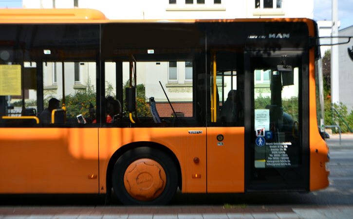 Buslinien 373 und 800: Haltestelle Bahnhof Bismarckstraße wird verlegt