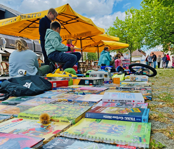 Deckenflohmarkt eröffnet Ferienpass in Sehnde