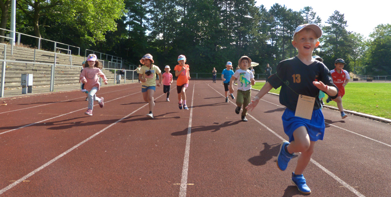 Sommer – Sonne – Sommerfest: Sponsorenlauf zum Sommerfest der KiTa Hohnhorstweg