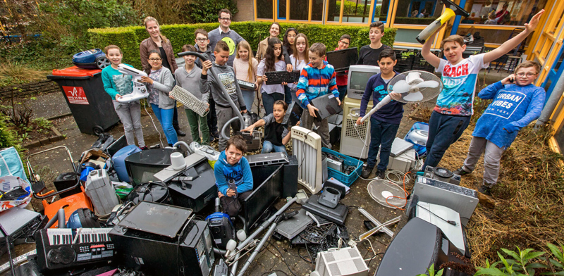 Schüler sammeln Elektroschrott für die Umwelt – bewerben und gewinnen