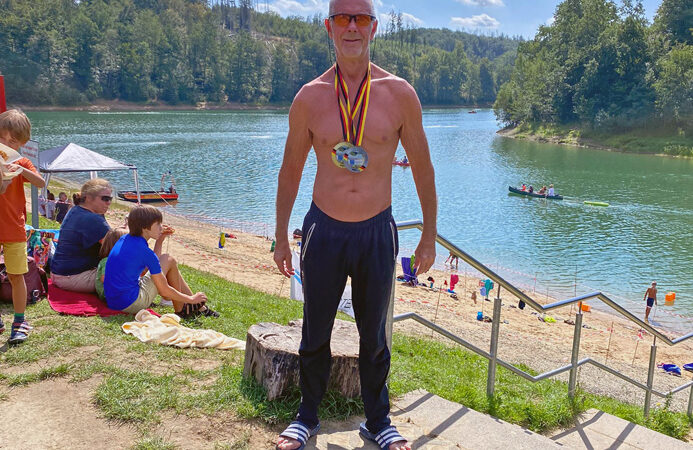 Manfred Kopmeier schwimmt zum deutschen Meistertitel: Erfolg im Freiwasserrennen