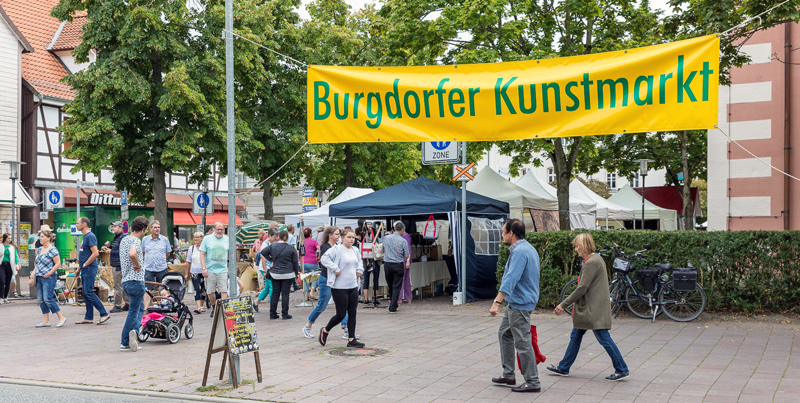 Kunst zum Anschauen, Mitmachen und Anfassen in Burgdorf beim Kunstmarkt