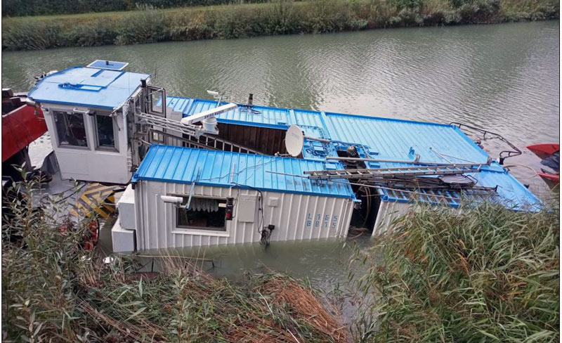 Schiff sinkt im Mittellandkanal zwischen Haimar und Mehrum