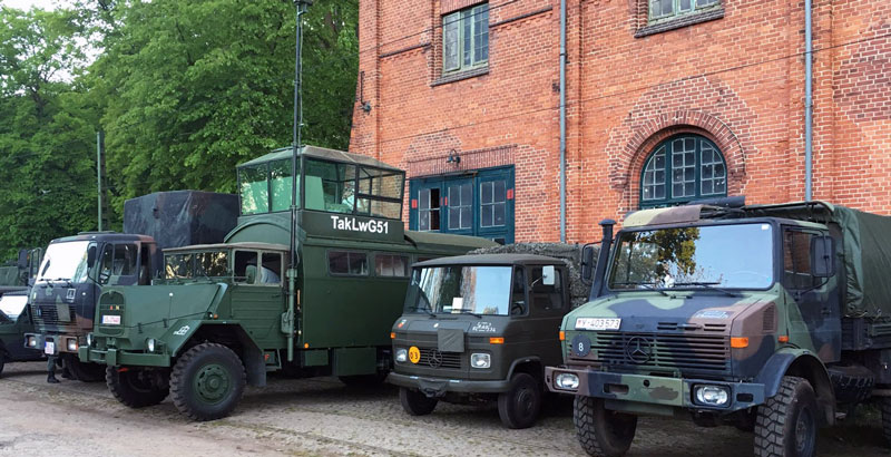 Treffen historischer Militärfahrzeuge im Hannoverschen Straßenbahn-Museum