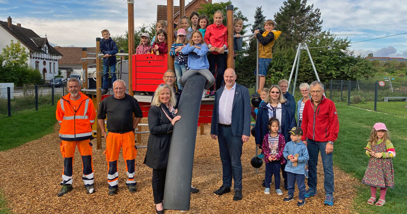 Neu gebauter Spielplatz in Ahlten offiziell freigegeben