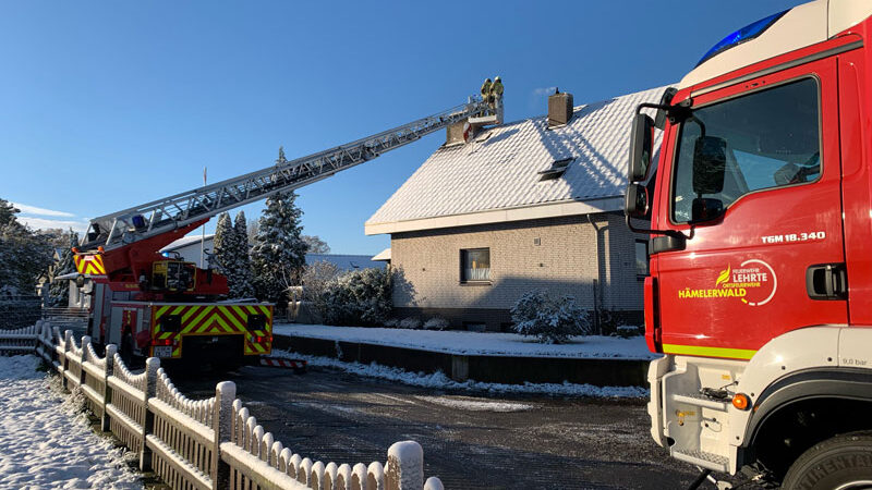 Ortsfeuerwehr Hämelerwald löscht Schornsteinbrand