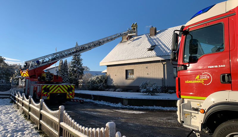 Ortsfeuerwehr Hämelerwald löscht Schornsteinbrand