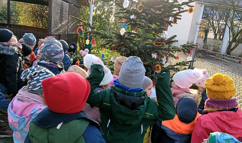 Vorbereitung für den Weihnachtsmarkt in Höver läuft – Kita unterstützt