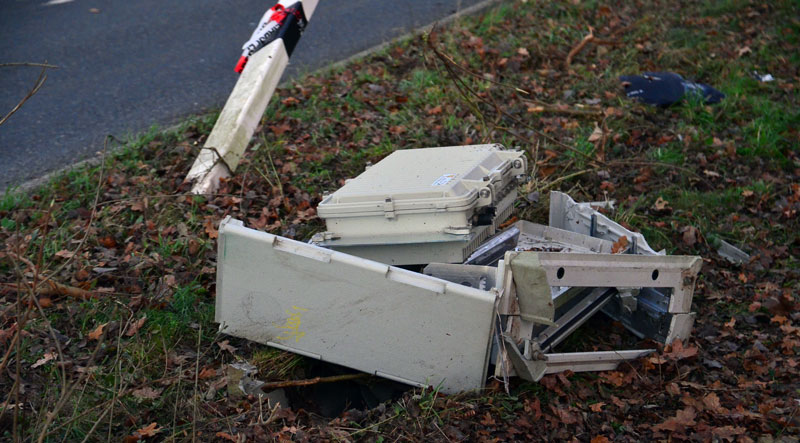 Fahrerflucht zwischen Höver und Bilm endet an einem Baum