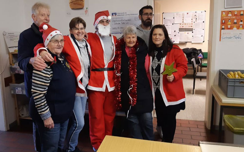 Weihnachtsausgabe der Tafel Sehnde mit prominenter Unterstützung