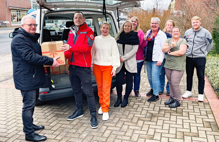 Sehnde übergibt wieder 39 Pakete für die Weihnachtstrucker