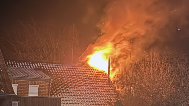 Abschlussmeldung: Feuerwehrgroßeinsatz in Ilten – schwierige Löscharbeiten