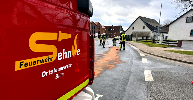 Ausgedehnte Ölspur beschäftigt mehrere Ortsfeuerwehren in Sehnde