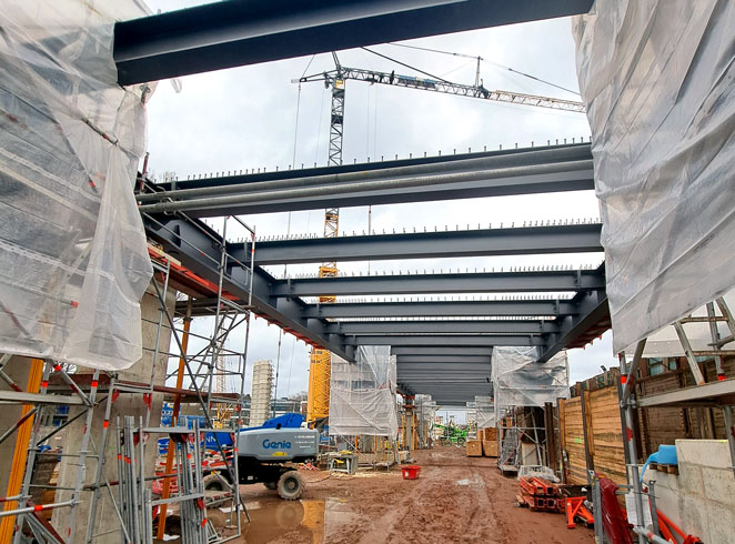 Der Bau der Behelfsbrücke für den Südschnellweg (B 65) hat begonnen