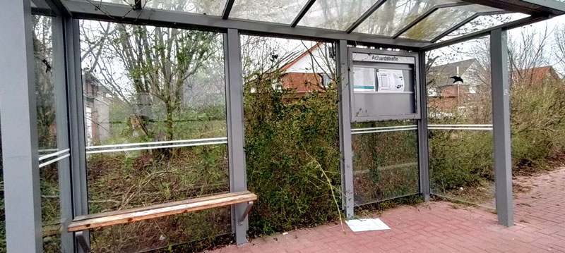 Vandalismus in Sehnde: zwei Kraftfahrzeuge und eine Bushaltestelle beschädigt