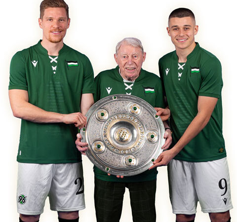 70 Jahre: Hannover 96 würdigt Deutsche Meister von 1954 mit Sondertrikot