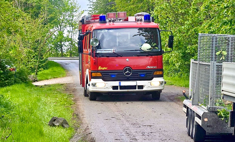 Brennender Unrat auf Freigelände bei Haimar