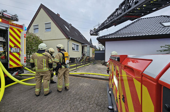 Fassadenbrand in Lehrte nach Handwerkerarbeiten: Feuerwehr verhindert schlimmeres