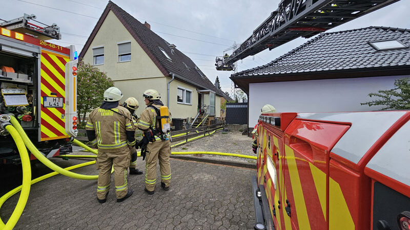 Fassadenbrand in Lehrte nach Handwerkerarbeiten: Feuerwehr verhindert schlimmeres