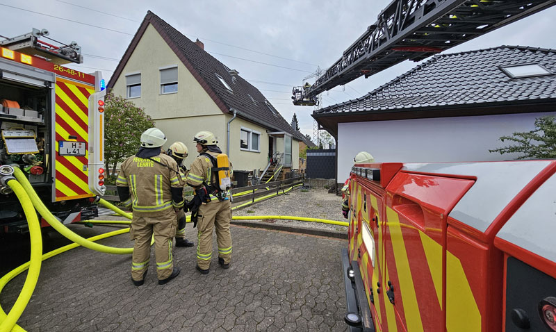 Fassadenbrand in Lehrte nach Handwerkerarbeiten: Feuerwehr verhindert schlimmeres