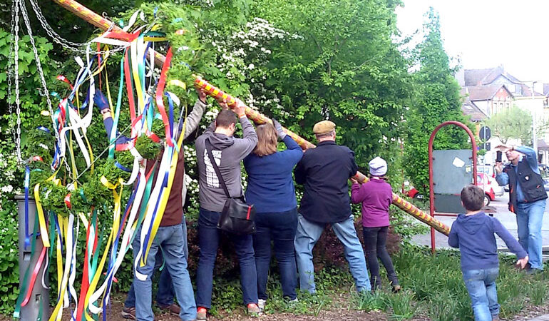 DGB Lehrte lädt zur Maibaumaufstellung ein