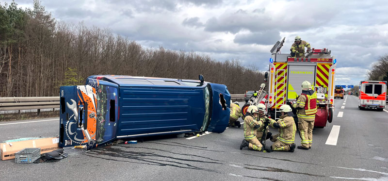 Feuerwehreinsatz bei Unfall auf der A 2 – Problem Rettungsgasse