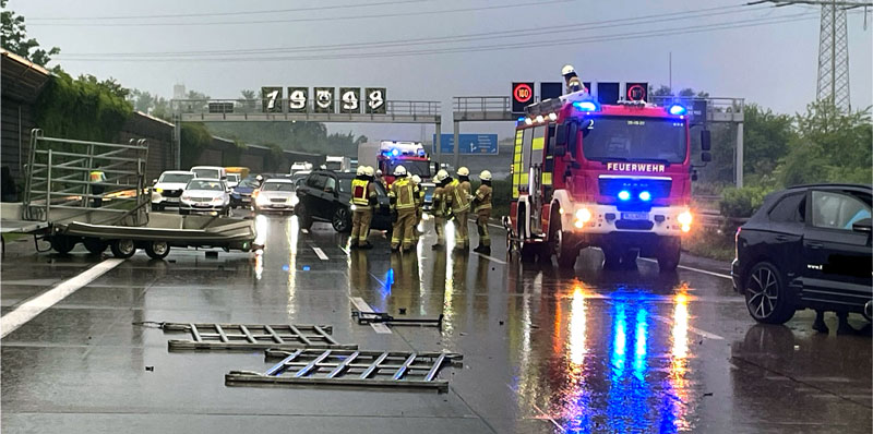 Sintflutartiger Regen löst Verkehrsunfall auf der A 7 aus