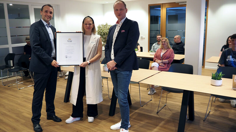 Ausgezeichnete Ausbildung: V-LINE EUROPE ist Top-Ausbilder