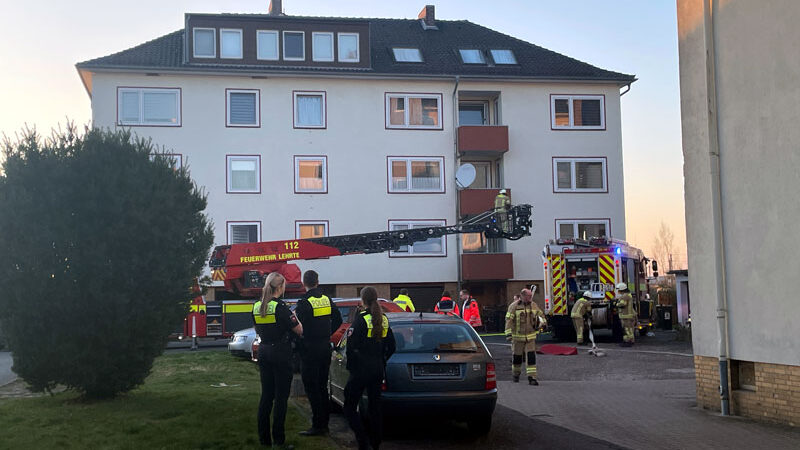 Brennender Stuhl auf Balkon löst Großeinsatz in Lehrte aus