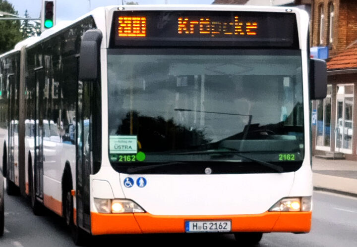 Buslinien 800, 900 und Stadtbahnen beim ADAC Marathon Hannover 2026