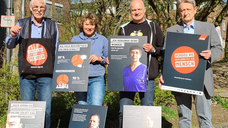 „Vergiss nie, hier arbeitet ein Mensch“: Zeichen gegen Gewalt mit Ausstellung des DGB in Lehrte