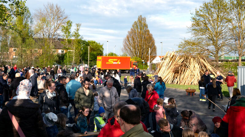 Osterfeuer in Sehnde am Borsigring
