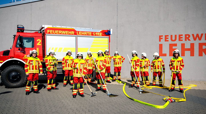 Mehr Sicherheit durch moderne Ausstattung: neue Einsatzkleidung für die Feuerwehr Lehrte