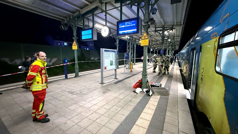 Aufwendige Befreiungsaktion für eingeklemmte Person im Zug in Lehrte