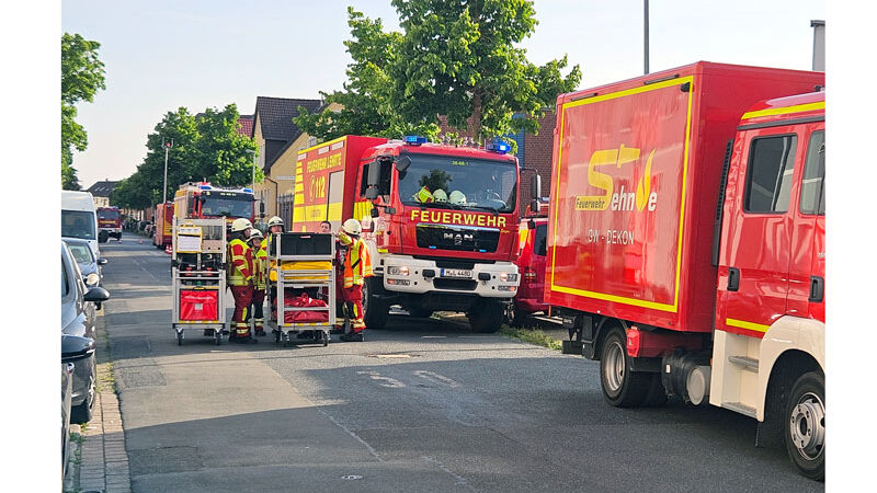 Säureaustritt in chemischer Fabrik: Großeinsatz ABC-Zug in Lehrte war Übung