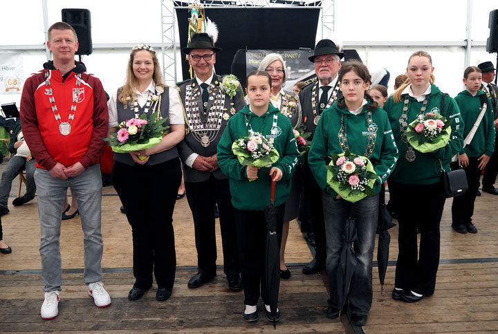 Schützenfest in Höver mit gut besuchtem Festzelt