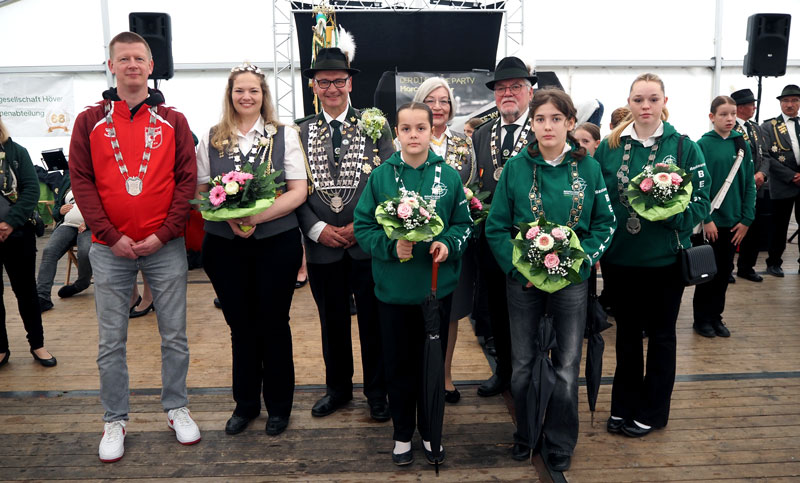 Schützenfest in Höver mit gut besuchtem Festzelt