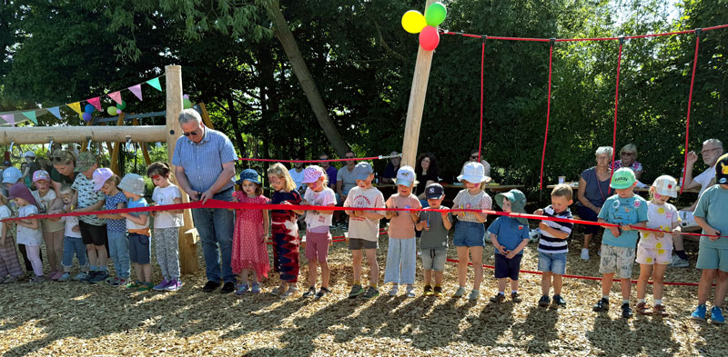 Kita Dolgen weiht neuen Kinderspielplatz ein