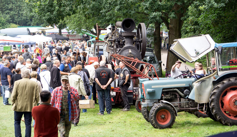 Burgdorfer Pferde- und Hobbytiermarkt: Reitshow, historische Trecker und ein SpieleMeer