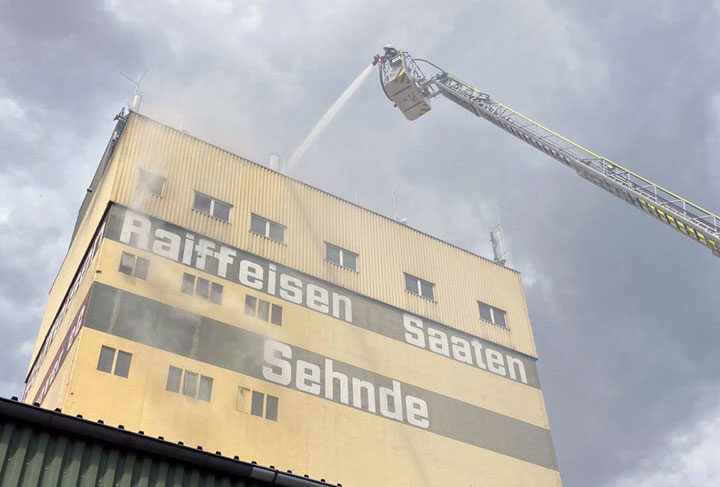 Abschlussmeldung: Feuer im Raiffeisengebäude in Sehnde