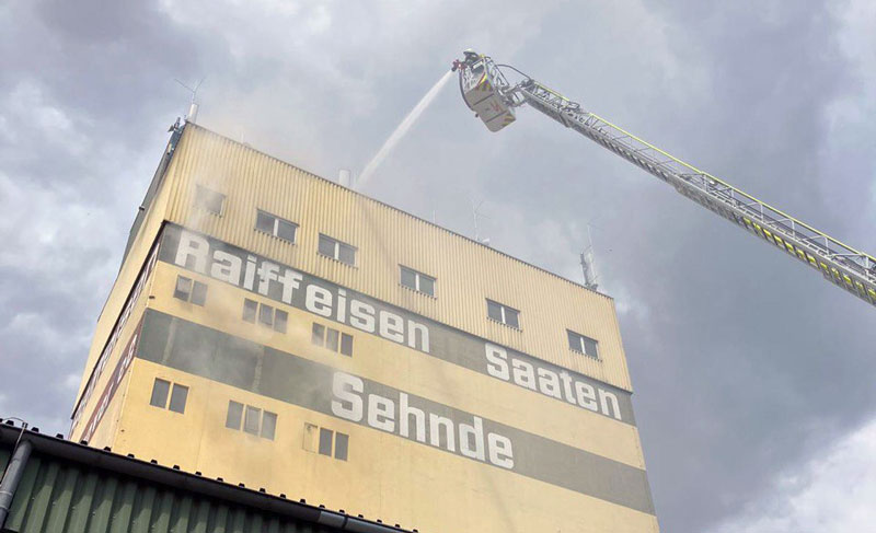 Abschlussmeldung: Feuer im Raiffeisengebäude in Sehnde