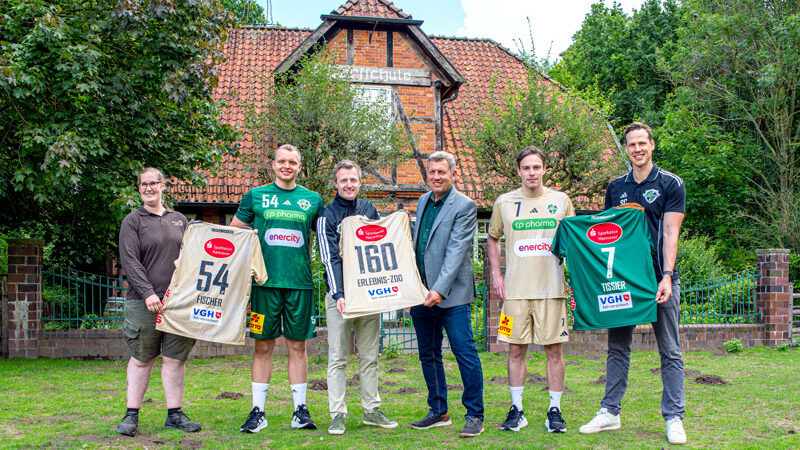 Recken stellen neue Bundesliga-Trikots im Zoo Hannover vor