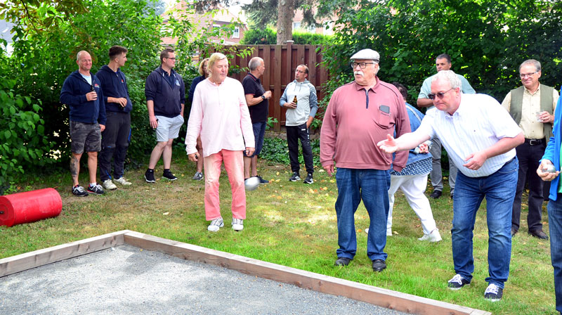 Neuer Boule-Platz in Müllingen eingeweiht