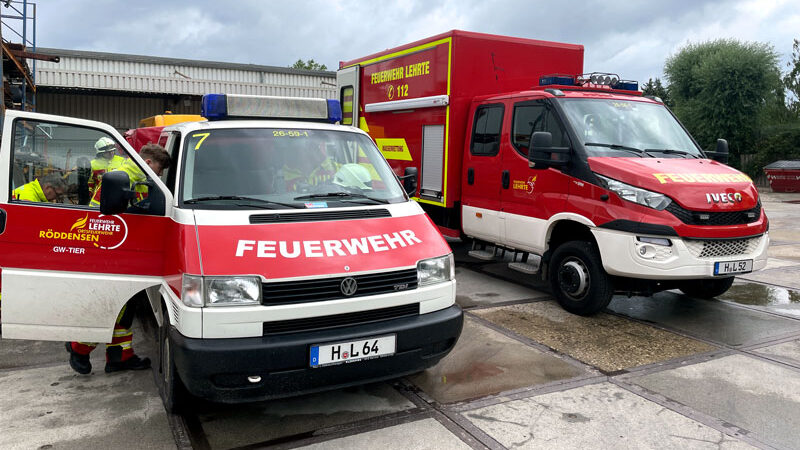 Der Feuerwehr interessiert zugesehen – und dann verschwunden
