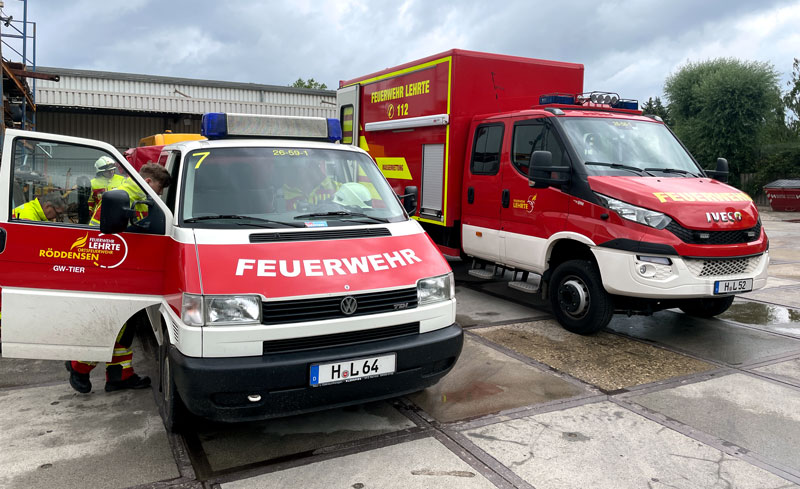 Der Feuerwehr interessiert zugesehen – und dann verschwunden