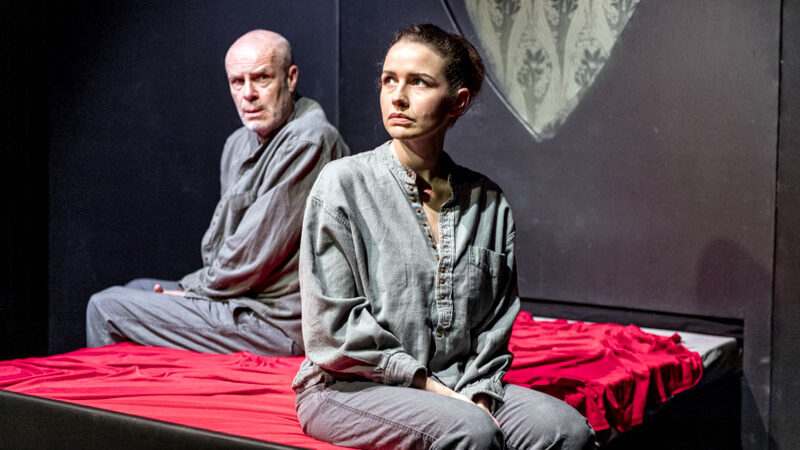 Aktueller denn je: Theaterstück „George Orwell – 1984“ in Lehrte