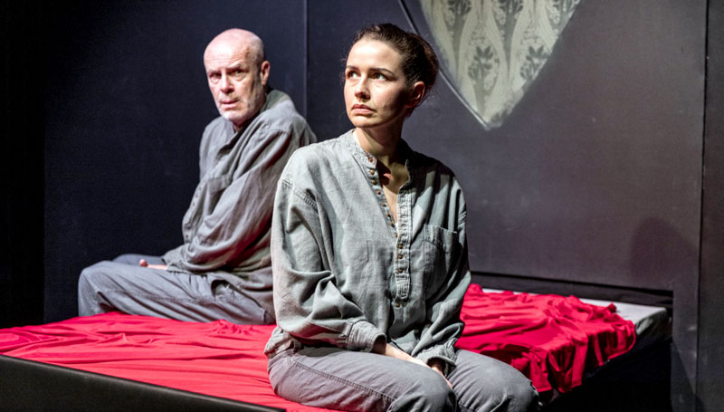 Aktueller denn je: Theaterstück „George Orwell – 1984“ in Lehrte