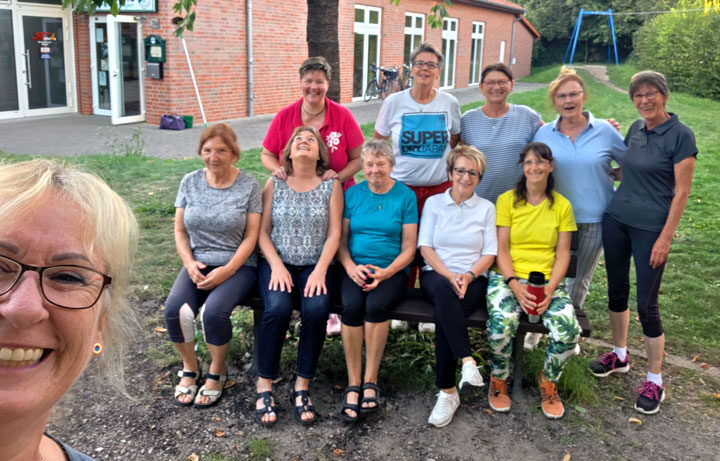 Putzdienst in der Turnhalle Wassel: Damen treffen sich